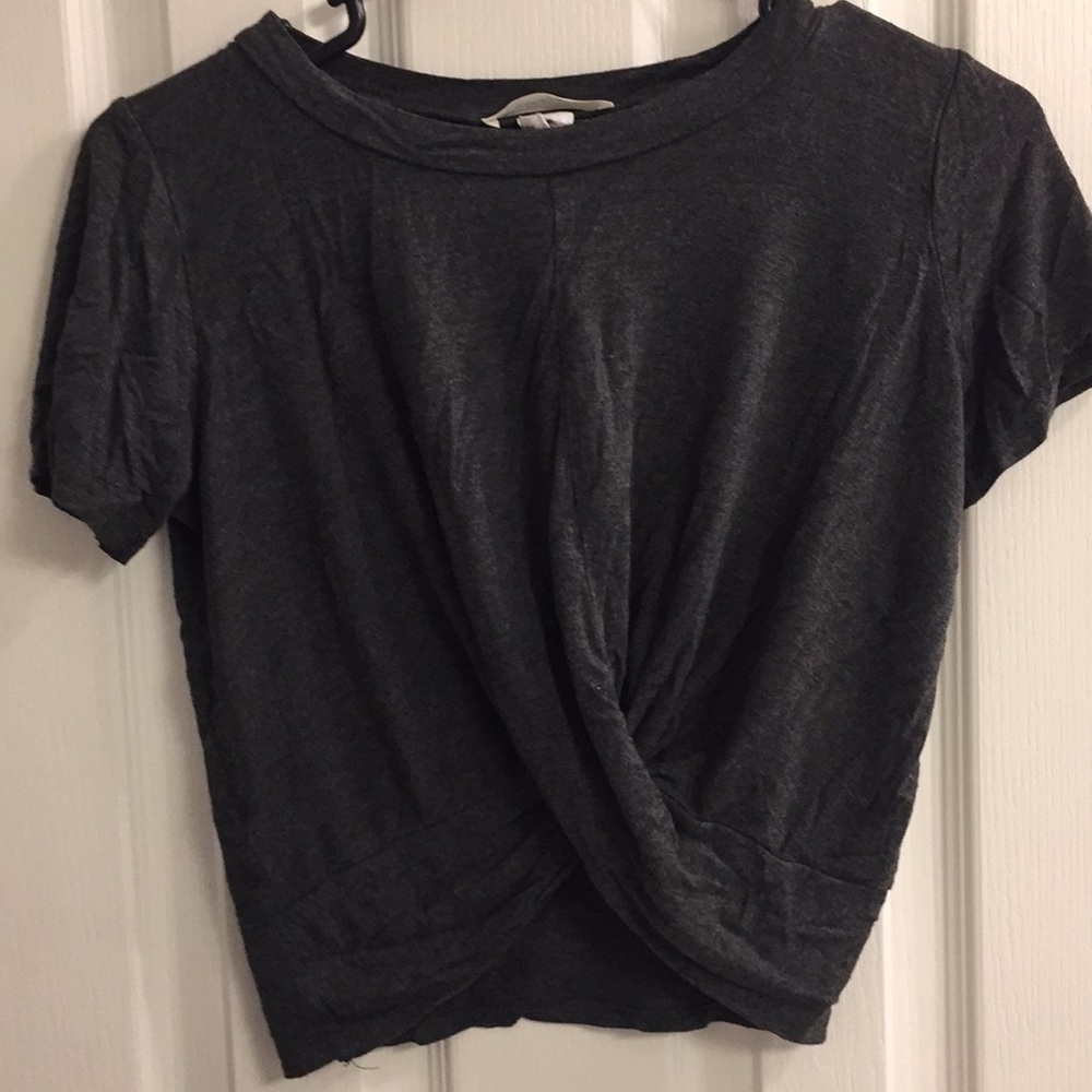 Grey crop top shirt with crisscross knoted front